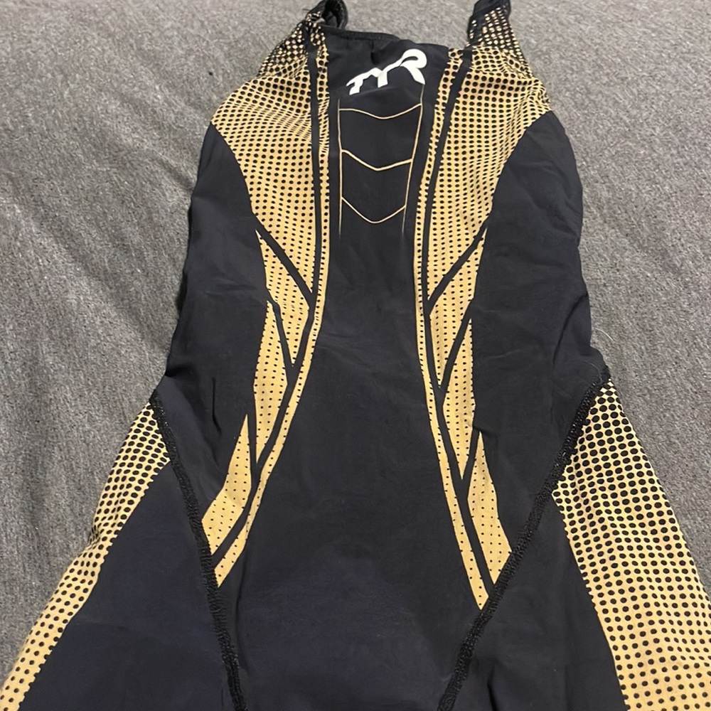 TYR tech suit - Picture 2 of 4